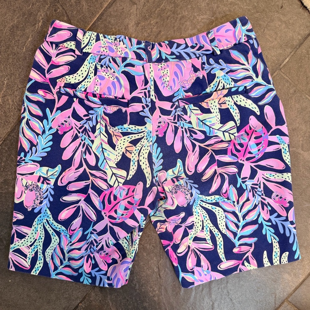 Lilly Pulitzer Print Shorts Size 2 Pink Blue Tropical Resort- good condition